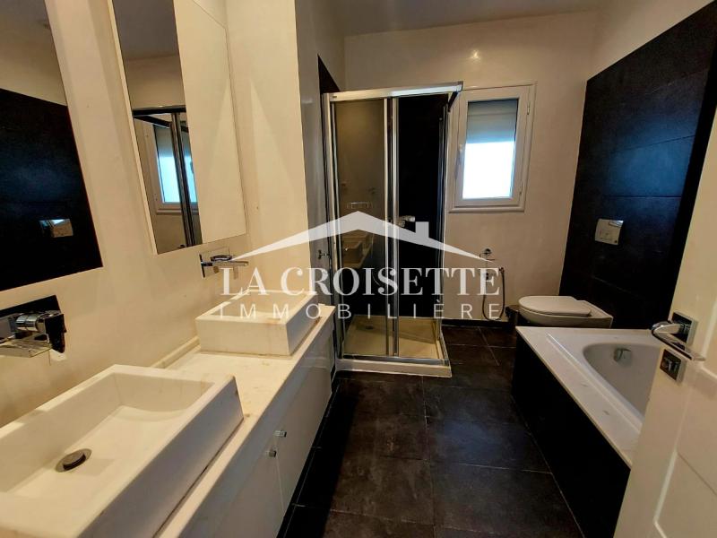 Triplex S+4 avec piscine à Gammarth